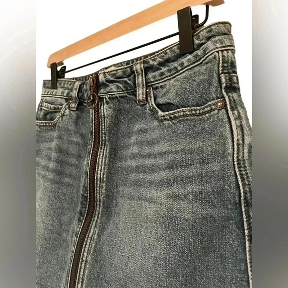We The Free Women's Medium Wash Zip Up Denim Mini Skirt Size 24 - Picture 4 of 8